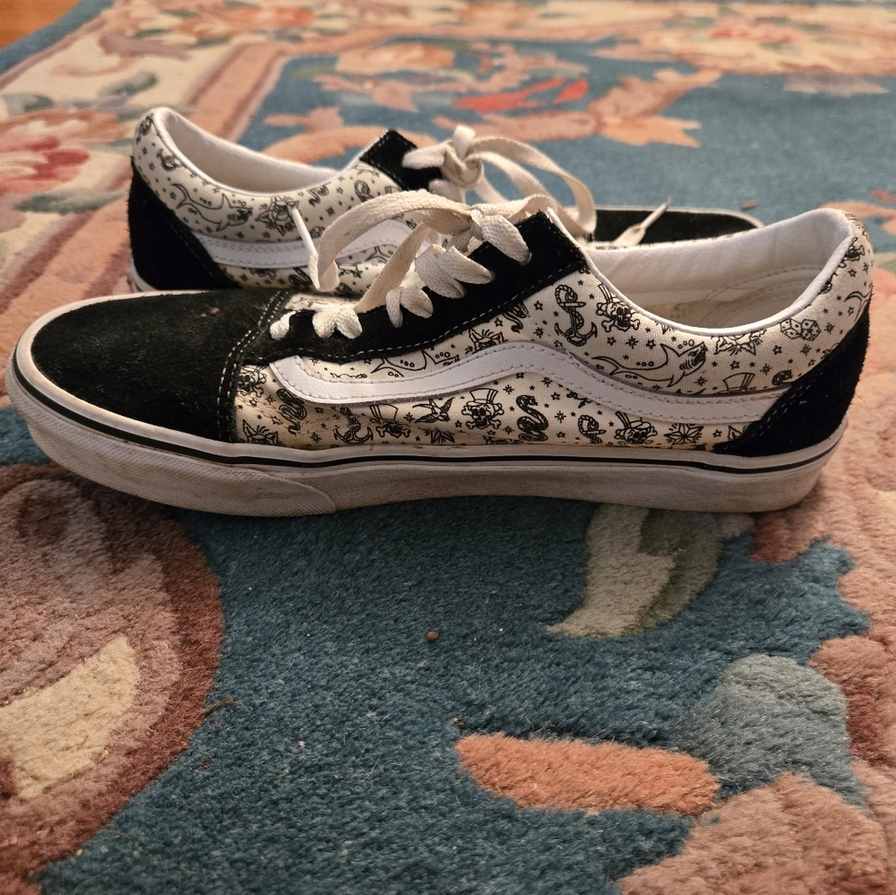 Vans Black and White Sneakers Classic Skate Style size mens 9.5 women's 11 - Picture 2 of 7